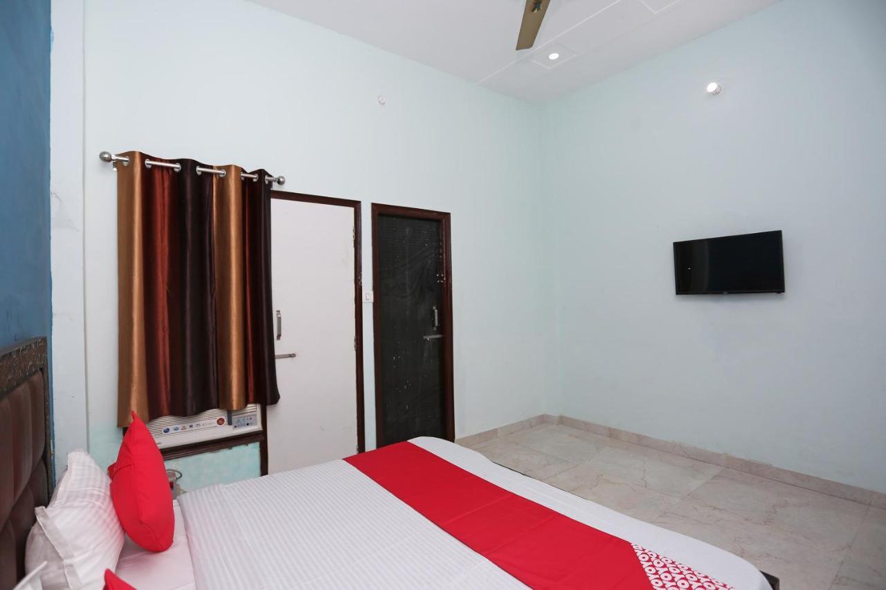 Oyo 29517 Hotel Barsana Palace Chhata Экстерьер фото