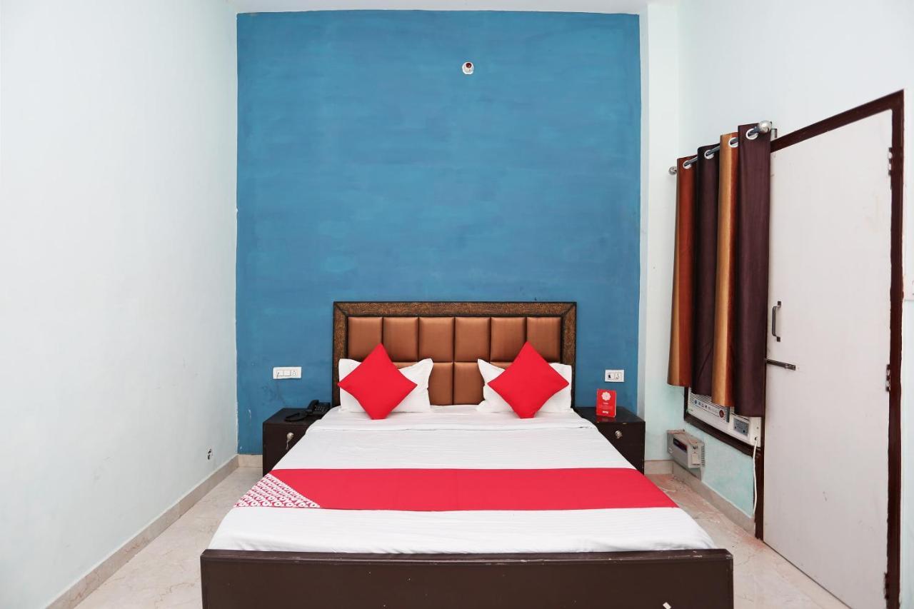 Oyo 29517 Hotel Barsana Palace Chhata Экстерьер фото
