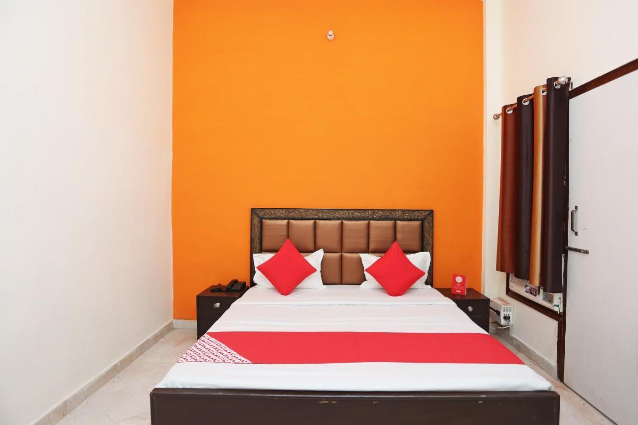 Oyo 29517 Hotel Barsana Palace Chhata Экстерьер фото