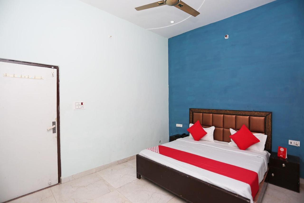 Oyo 29517 Hotel Barsana Palace Chhata Экстерьер фото