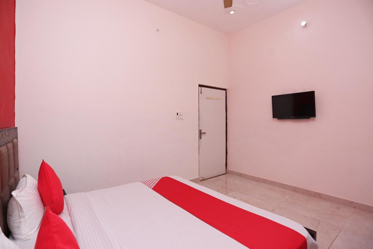 Oyo 29517 Hotel Barsana Palace Chhata Экстерьер фото