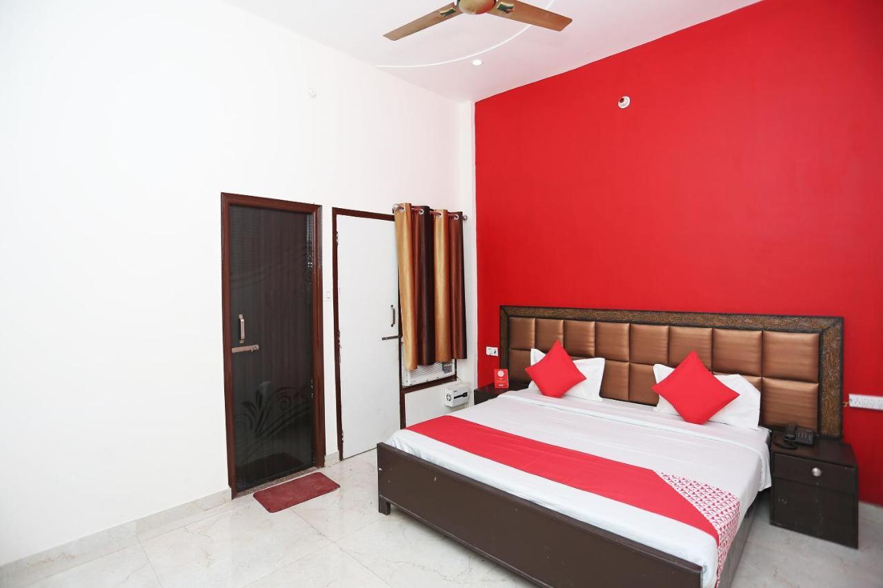 Oyo 29517 Hotel Barsana Palace Chhata Экстерьер фото