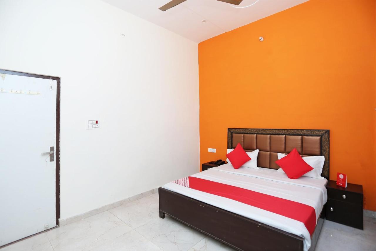 Oyo 29517 Hotel Barsana Palace Chhata Экстерьер фото