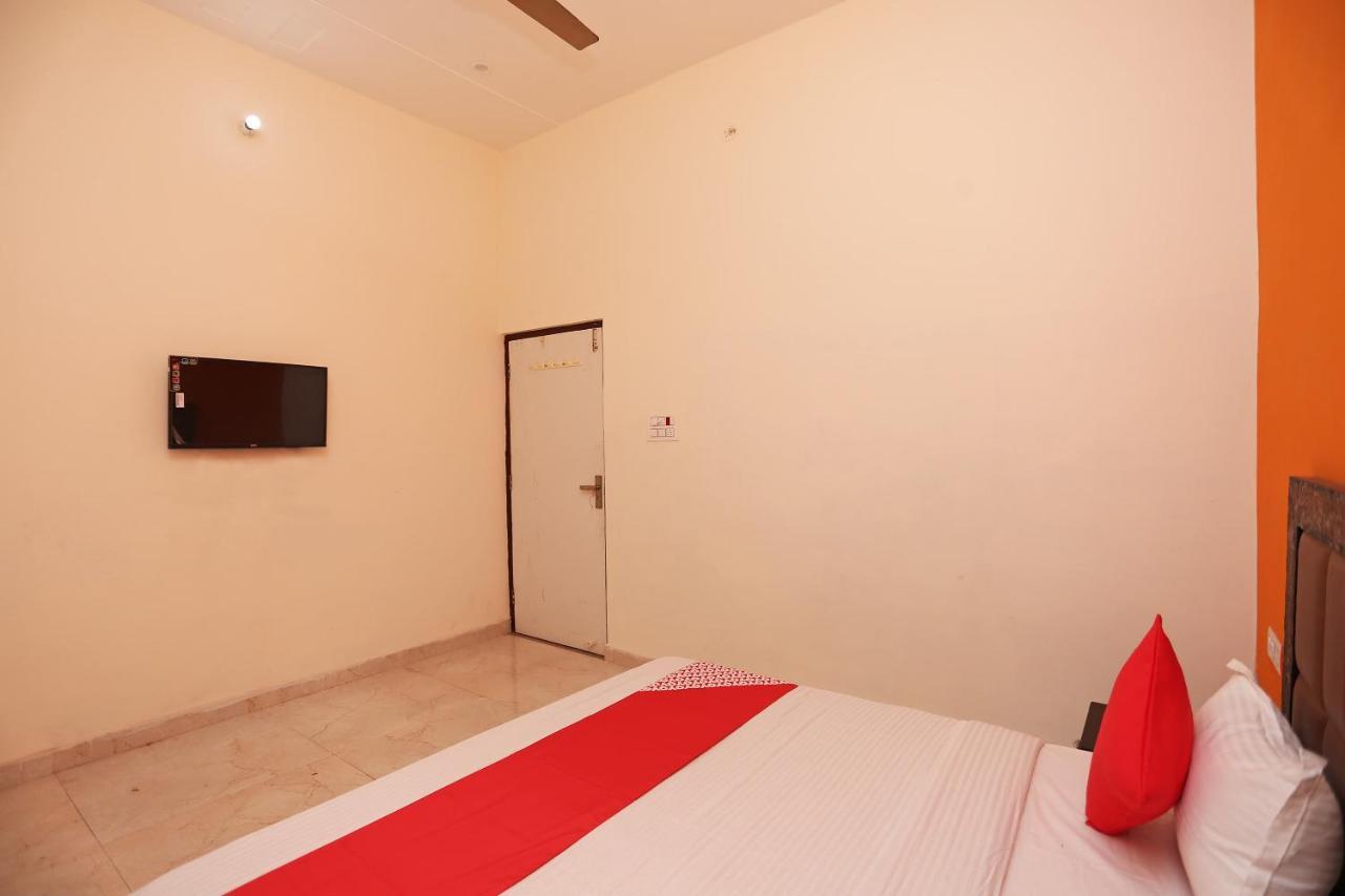 Oyo 29517 Hotel Barsana Palace Chhata Экстерьер фото
