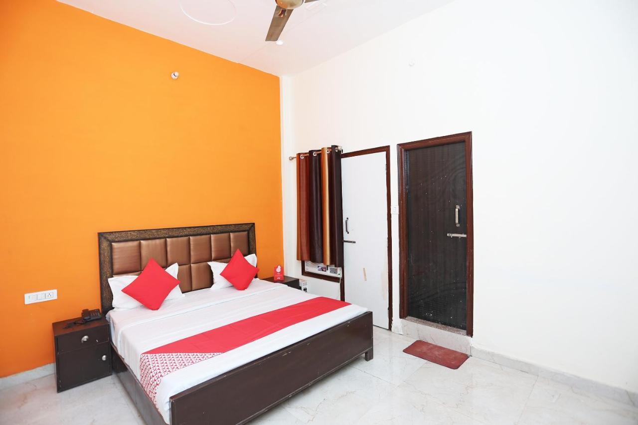 Oyo 29517 Hotel Barsana Palace Chhata Экстерьер фото