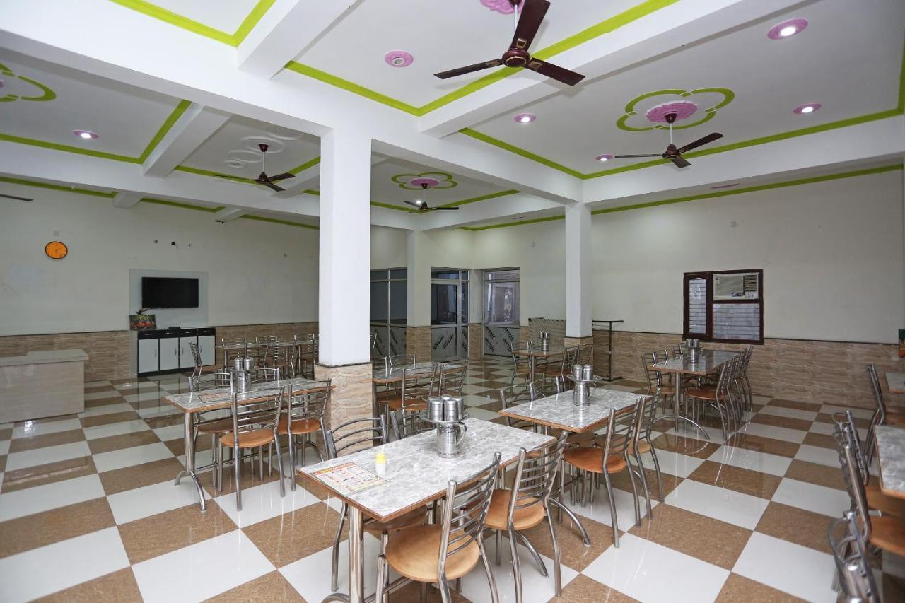 Oyo 29517 Hotel Barsana Palace Chhata Экстерьер фото