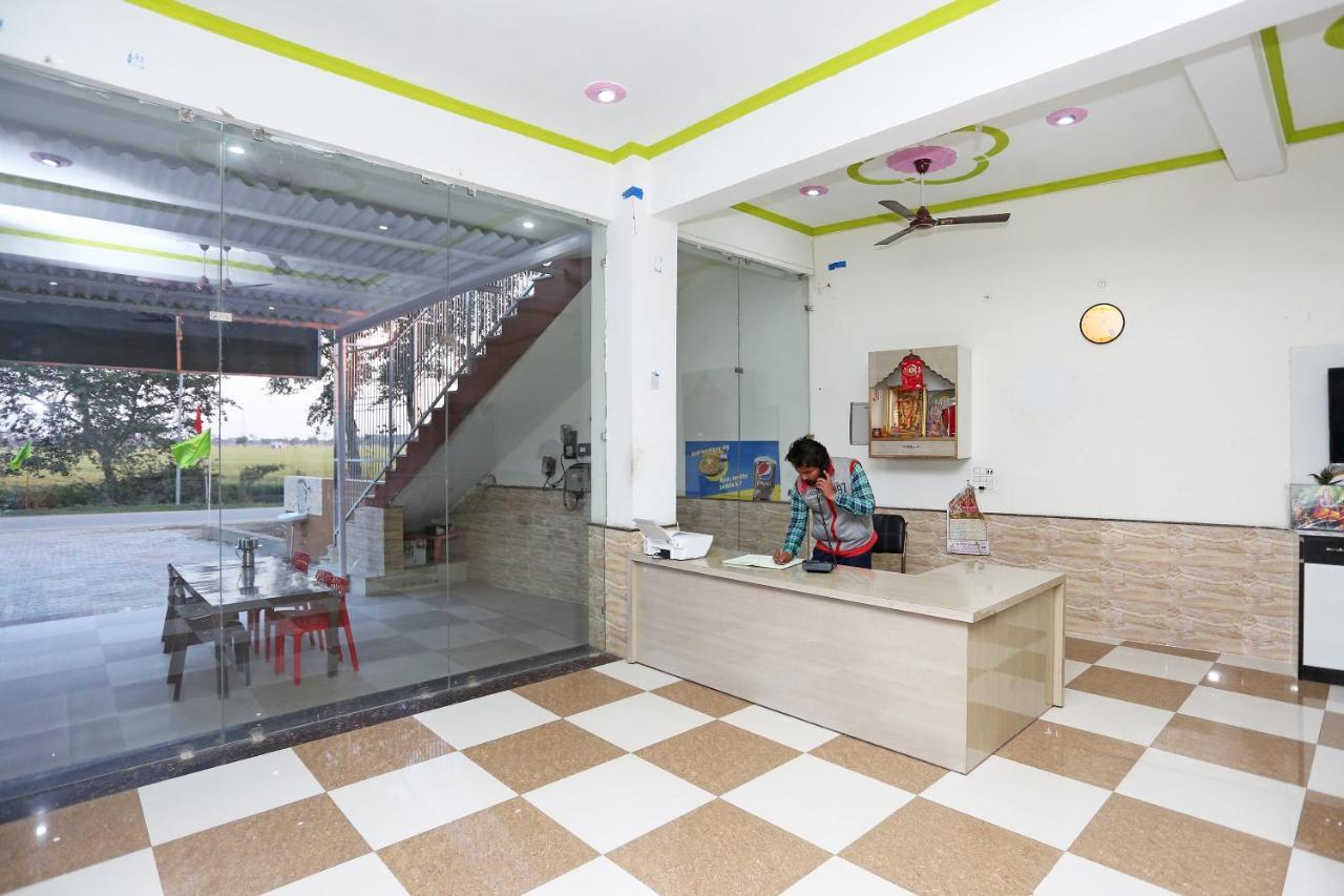 Oyo 29517 Hotel Barsana Palace Chhata Экстерьер фото
